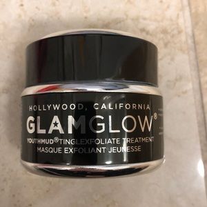 Glam glow mask